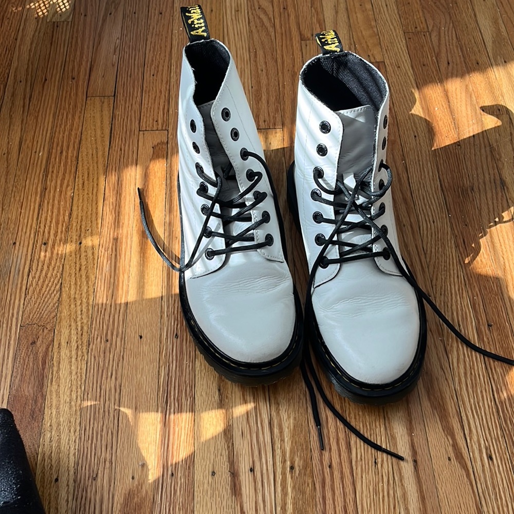 Dr. Martens High Top Lace Up Size 10 White